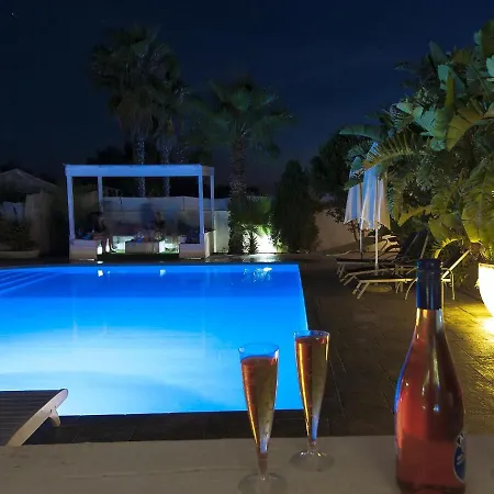 Locazione Turistica Villa Cotriero Pool Holiday home